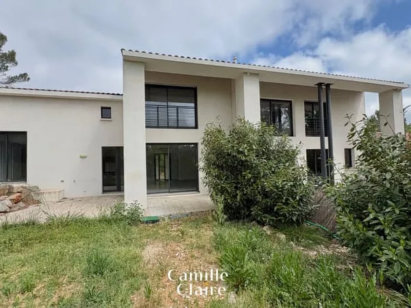 Maison récente T5 au calme sur la commune de Saint-maximin-l
