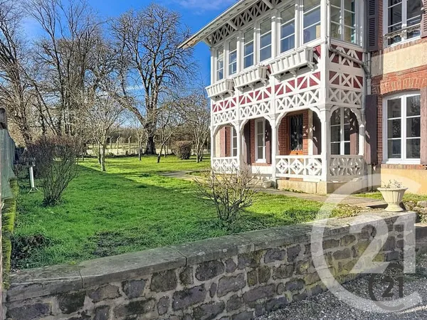 Maison 7 pièces 246 m² 