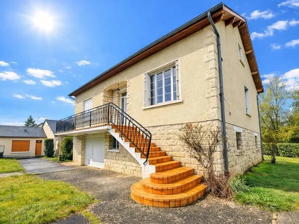 Jolie maison sur sous sol avec cabinet médical indépendant à Jouet sur l'Aubois