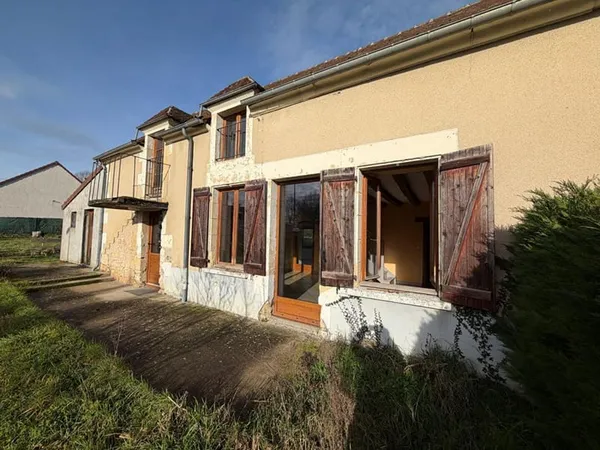 Jolie maison ancienne à Coulanges Les Nevers