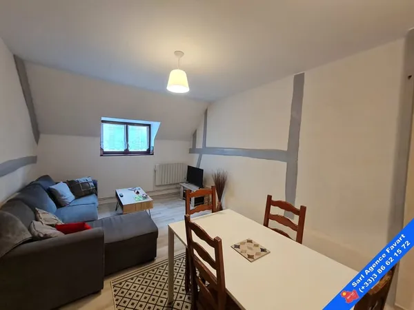 Maison de ville située en centre-ville, divisée en deux loge 