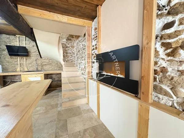 À VENDRE Maison de caractère en pierre sur 3 niveaux