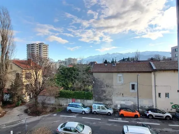 A VENDRE - T2 avec balcon, cave et ascenseur