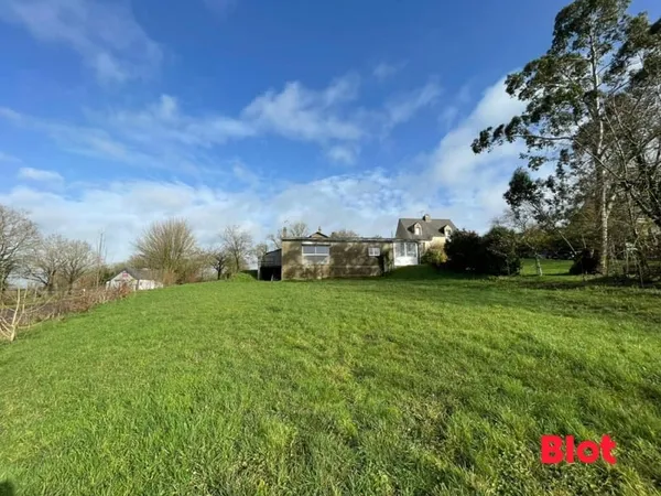 A VENDRE CHEZ BLOT IMMOBILIER BAIN DE BRETAGNE- A POLIGNE-ATELIER 300M² TERRAIN CONSTRUCTIBLE 2000M²