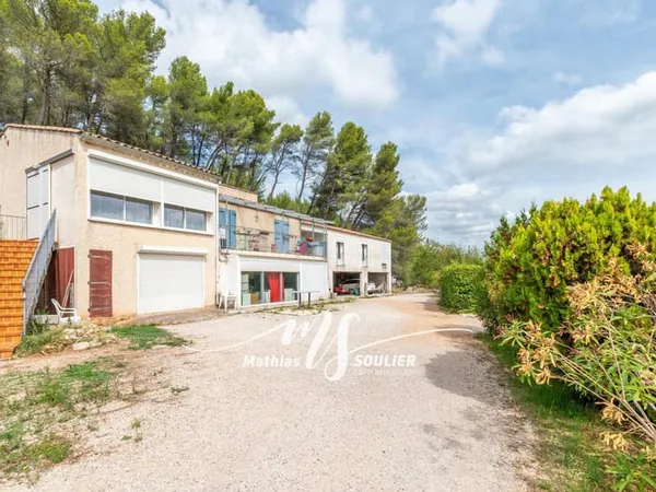 Maison de 181 m² sur terrain de 3070 m² - Meyreuil