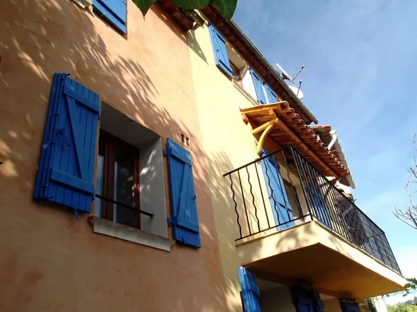 Maison de village aux Mayons
