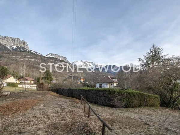 Parcelle constructible entre Menthon-Saint-Bernard et Talloi