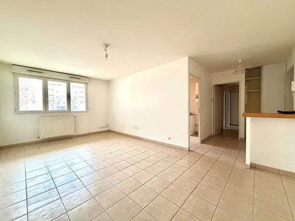 À VENDRE - T3 Place des Grenadiers à Saint-Étienne