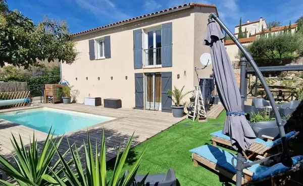 Maison 4 faces 4 chambres CORBERE