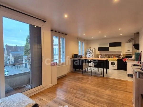 Appartement à vendre - 3 pièces avec Terrasse, Stationnement et Local de rangement à ETAMPES (91)