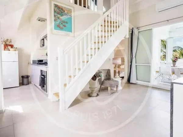 A VENDRE 239 000 € -T2 MEUBLE * SAINTE ANNE * ACCES PRIVE PLAGE*