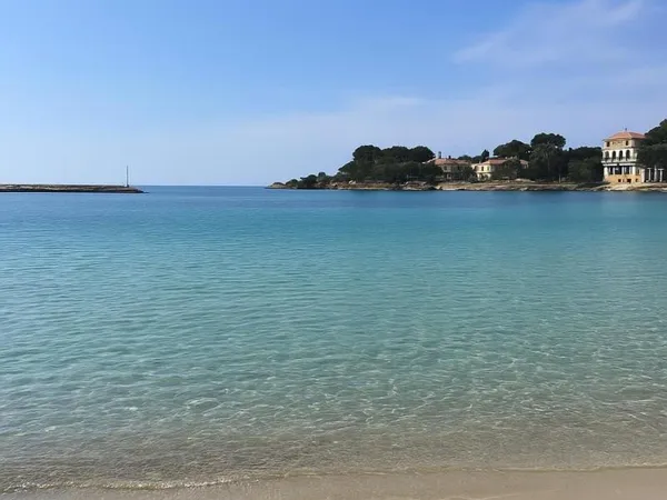 Coquet studio expo SUD centre Bandol - 170 000