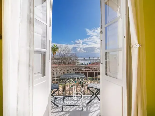 Exclusivité, Ajaccio, Centre-ville, Appartement, 2 chambres, 2 balcons, vue mer, plage à pied