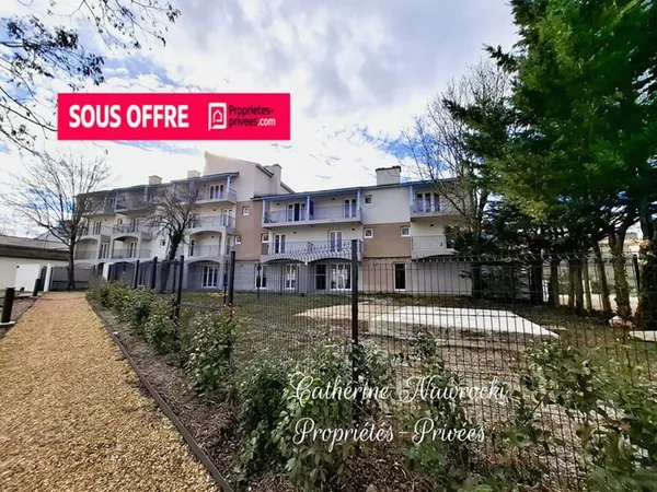 Saint-Christol (84), Appartement 104 m² avec toit terrasse de 30 m², balcon 7 m² Fort potentiel 80 0