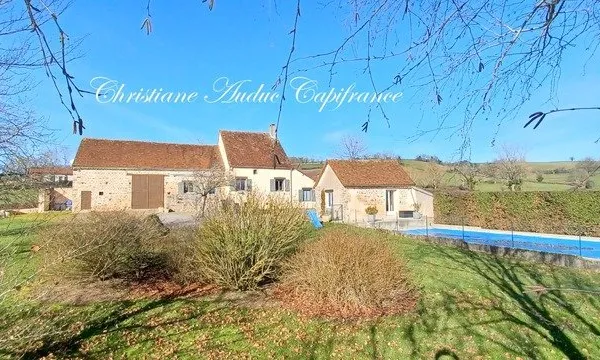 LE ROUSSET-MARIZY Ancien corps de ferme en pierre, avec piscine, sur terrain de 2 000 m² environ
