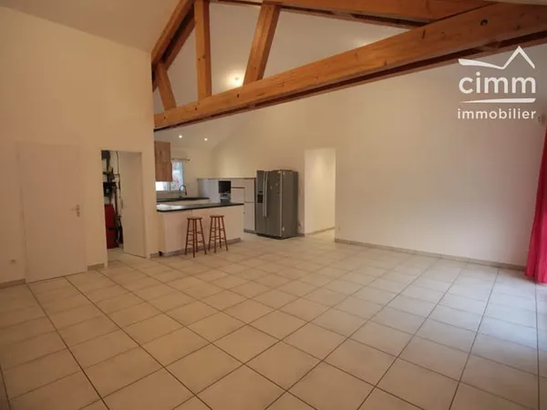 Grand appartement meublé 104 m² - Calme - Viriville