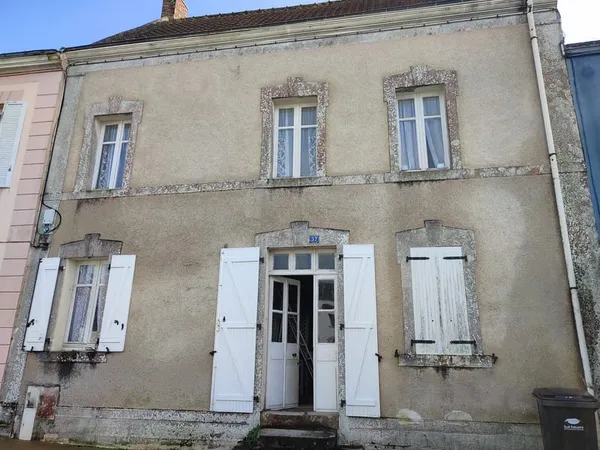 Maison de ville 19 ème avec jardin en plein centre SAINT P
