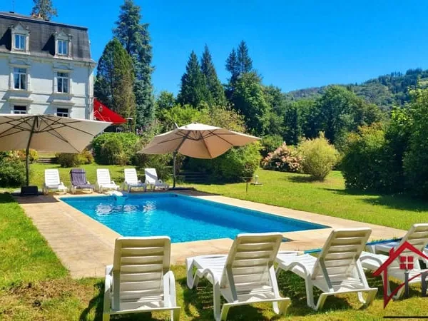 CHÂTEAU DE PRESTIGE AVEC PISCINE, PARC ARBORÉ ET RIVIERE