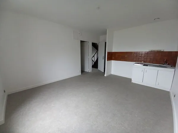 APPARTEMENT T2 CENTRE VILLE BEGARD 