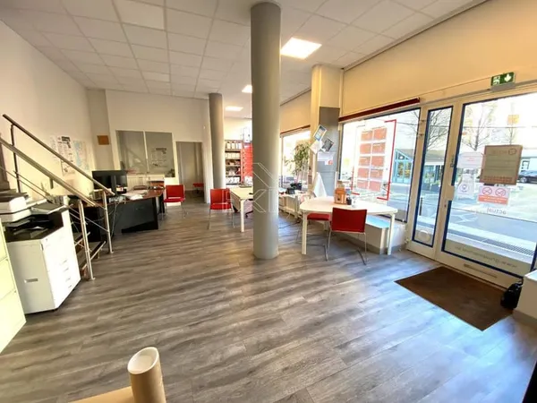 Local commercial 76,74 m² Vendu loué Mantes-la-Jolie