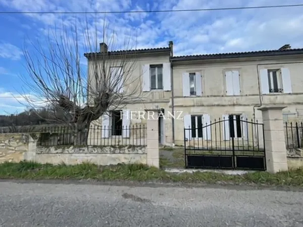 Belle bâtisse en pierre d'environ 140 m2 avec studio indépen