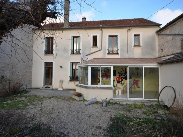 Proche de LA FERTE SOUS JOUARRE (77) à vendre maison de 7 pièces avec local commercial