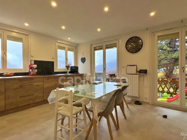 Maison à vendre 5 pièces en MAURIENNE, proche Station de ski (73), Terrain clos, Ensoleillée, Vue dé