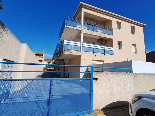Garage 14m2 dans une résidence fermée