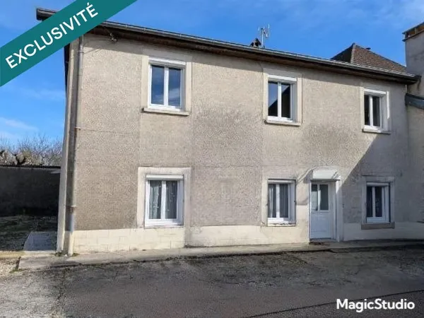 Maison ancienne rénové avec terrain et deux appartements dont un loué à ARC ET SENANS (DOUBS )