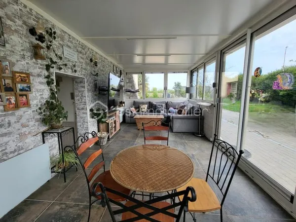 Longère 125 m² avec véranda chauffée récente, dépendances et terrain de 979 m² - 264 000 €