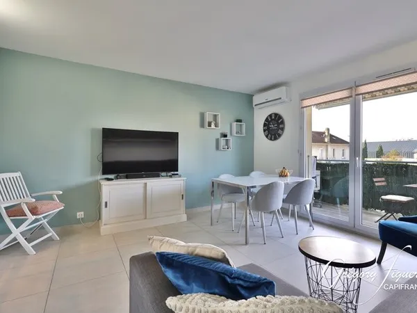 Appartement avec balcon (garage en option) - Saint-Priest Village, à deux pas du Château