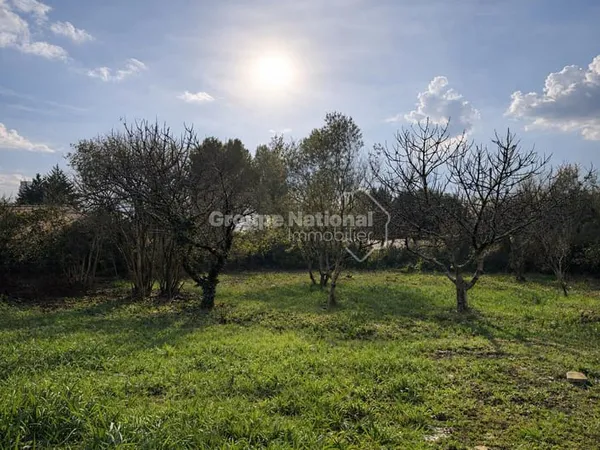 Terrain plat constructible de 424m²