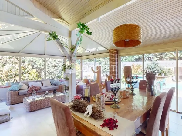 Villa 220 m² avec T2 indépendant, piscine chauffée - Quartier recherché