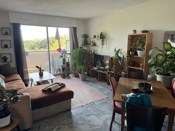 À VENDRE Appartement 3 pièces loué Centre-ville de Mande