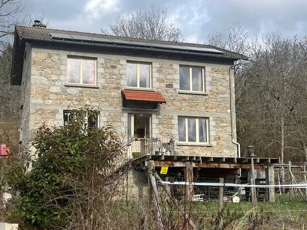 Maison fonctionnelle en pierres 10 km d'Ambert