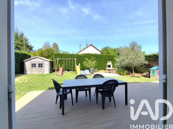 Maison familiale avec garage et jardin