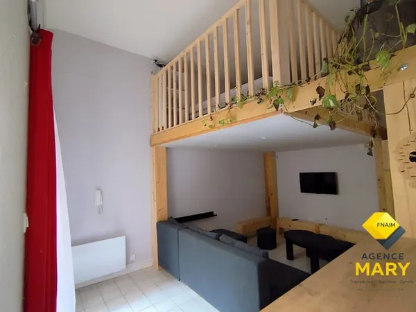 Jolie studio rénové sur cour intérieure en plein coeur du sec