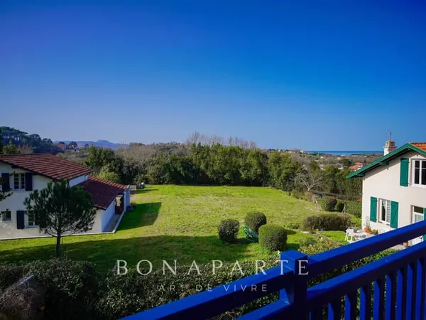 APPARTEMENT DE 134m² / 3 CHAMBRES - VUE MER, RHUNE ET TROIS COURONNES
