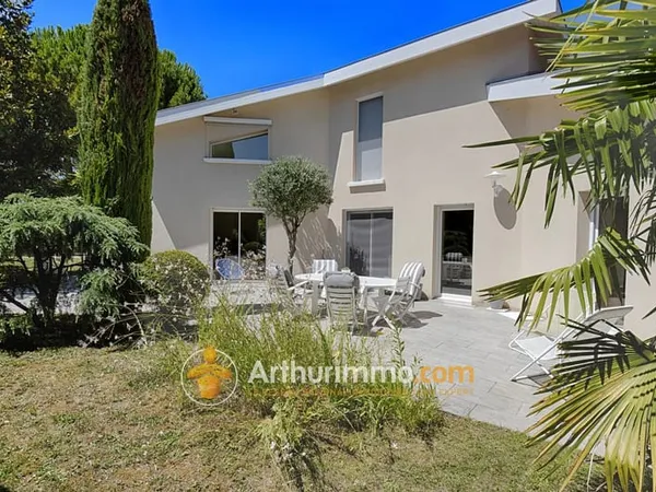Maison moderne à Bourgoin-Jallieu : confort assuré