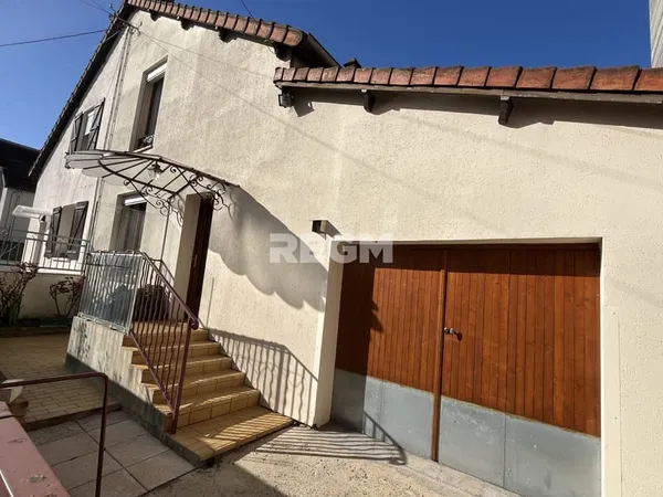 Maison 3 chambres avec sous-sol total et garage