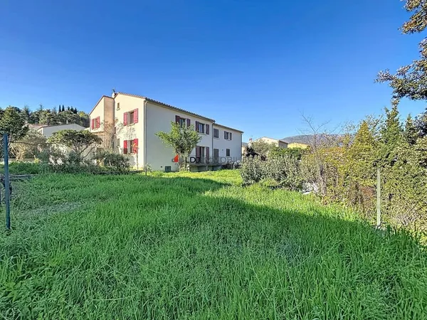 Maison 5 pièces 130m², avec garage, terrasse et jardin