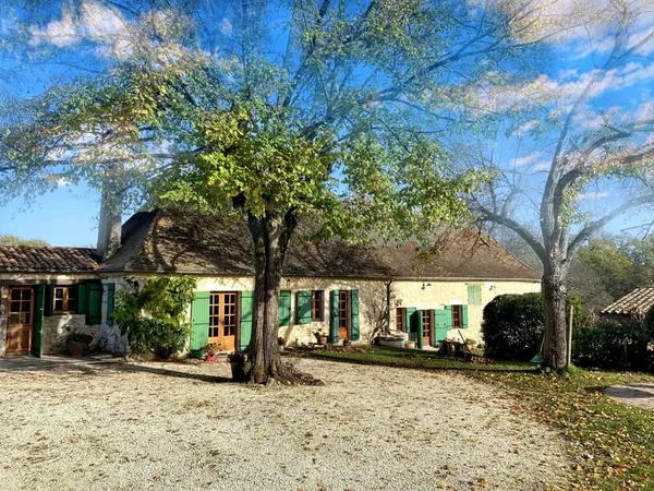 Charmante maison en pierre avec piscine dans un cadre viticole, à proximité de Bergerac