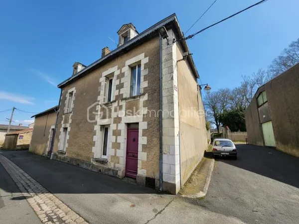 Maison de caractère - 191 m² - Centre de Mirebeau - 4 chambres, grange et cave