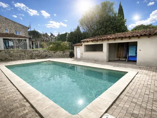 Maison de village T6 de 189m2 hab, 100m2 de garage-dépendanc