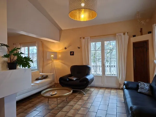 A vendre: Maison familiale 220m² avec dépendance - Aiglun (04)