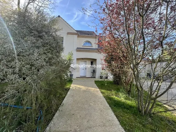 MAISON AVEC PISCINE - 1067M² TERRAIN - TRES BON ETAT