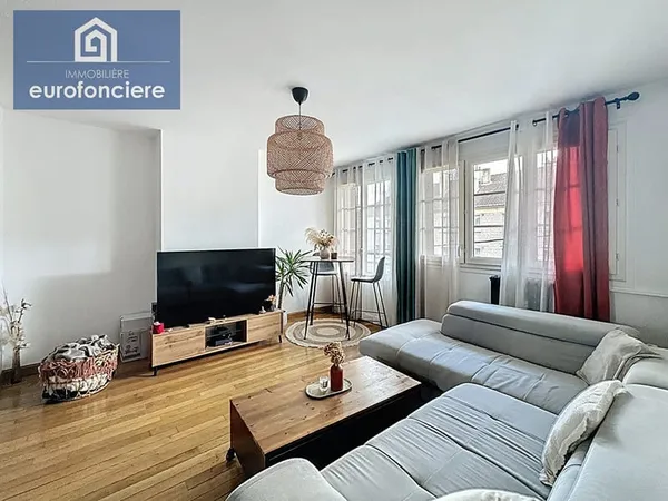 UN APPARTEMENT T4