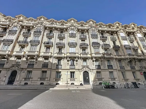 NICE CENTRE VILLE DEBUT GAMBETTA/5pièces/dernier étage