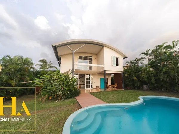 La Plaine Saint-Paul - Villa F6 de 182 m² avec piscine et vue mer - Terrain de 1 167 m² -