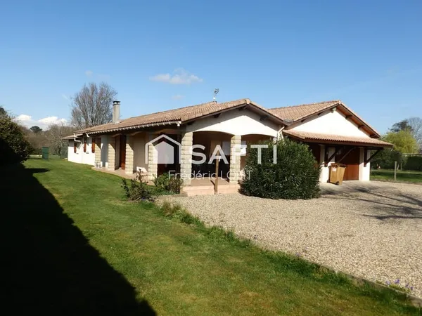 Jolie Maison située à Lagorce avec son jolie terrain et ses beau volume